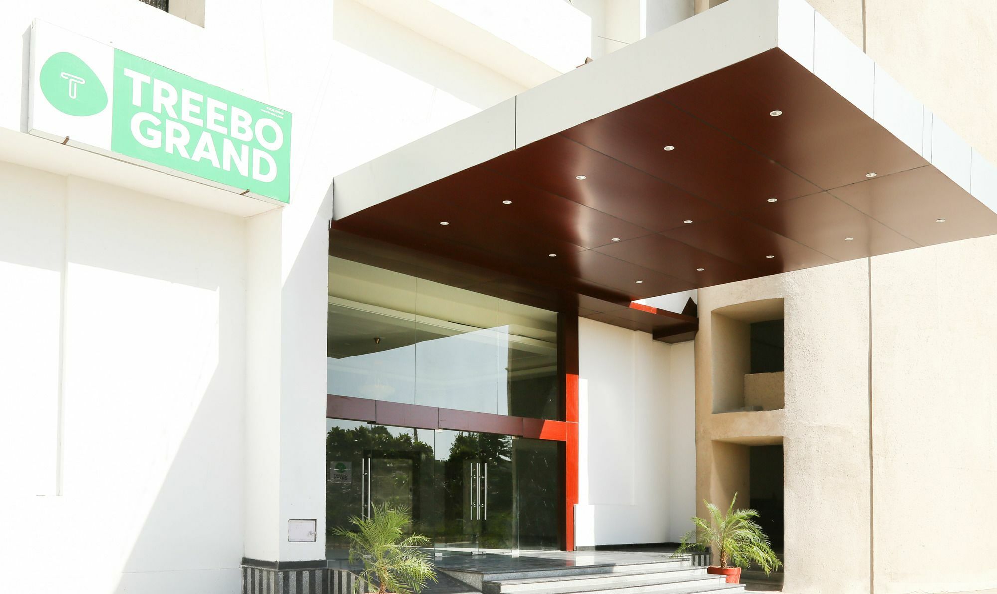 Treebo Trend Grand Mansarovar Hotel 3*