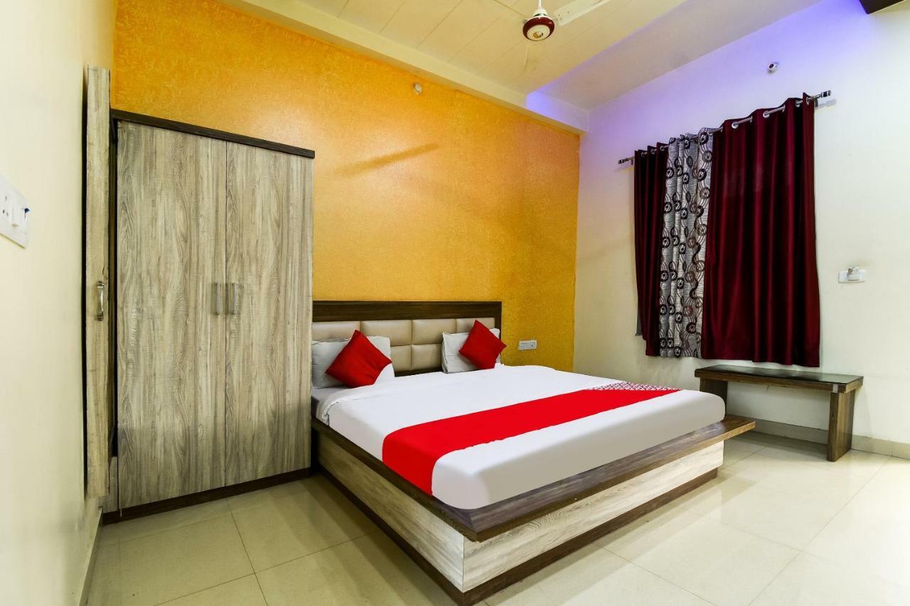 Oyo 44607 Glorious 3* Jaipur