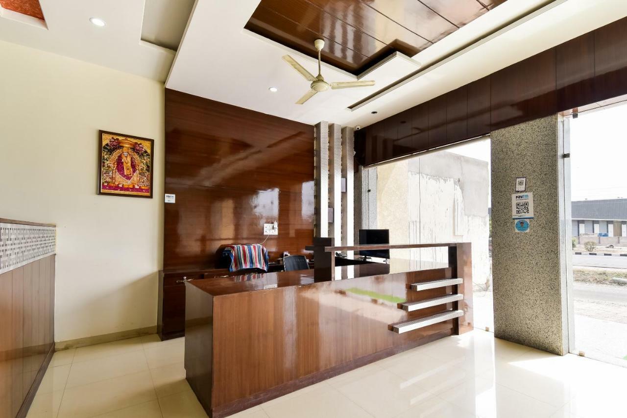 Oyo 44607 Glorious Hotel 3*