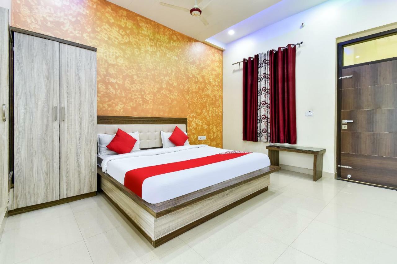 Hotel Oyo 44607 Glorious 3*