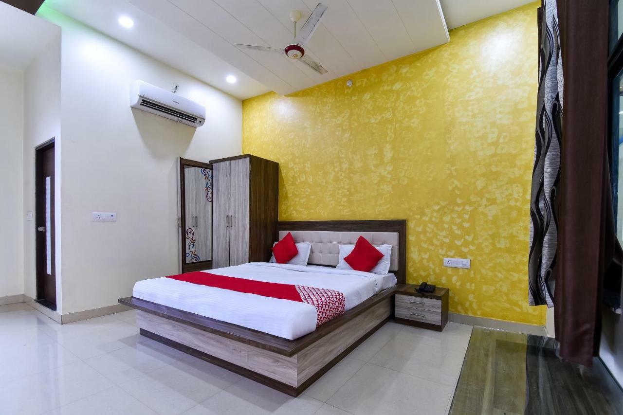 Oyo 44607 Glorious 3* Jaipur