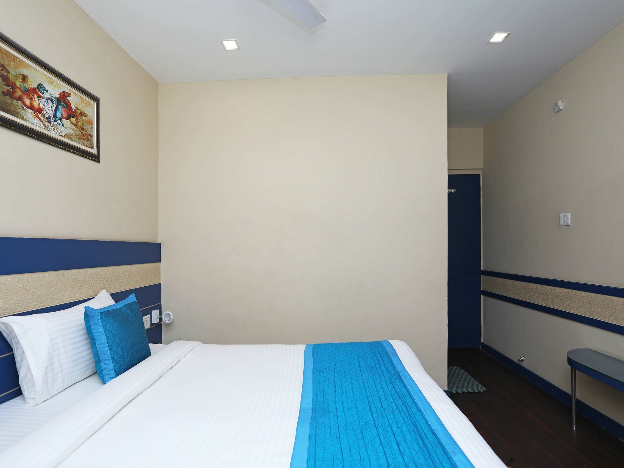 Oyo 10284 Transit Hotel Jaipur