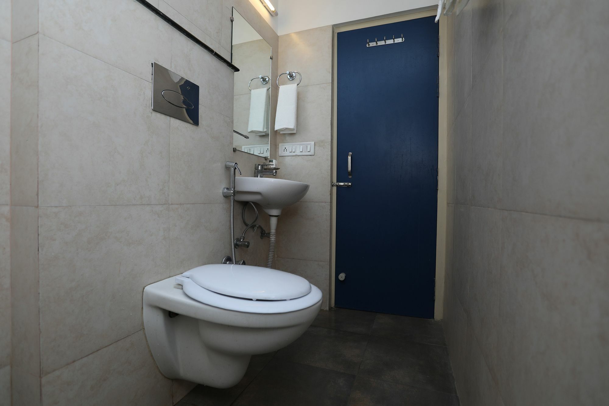 Hotel Oyo 10284 Transit 2*