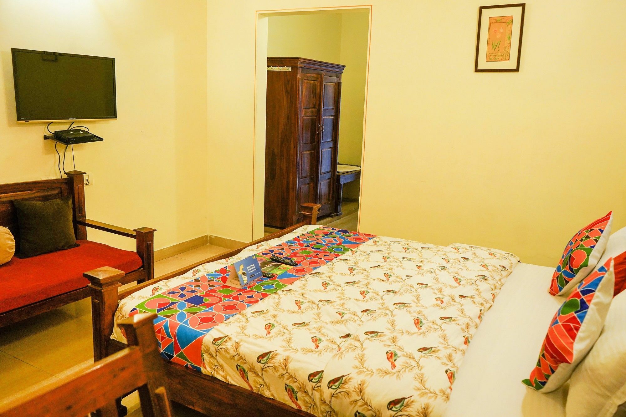 Hotel Raj Kothi Airport 3*