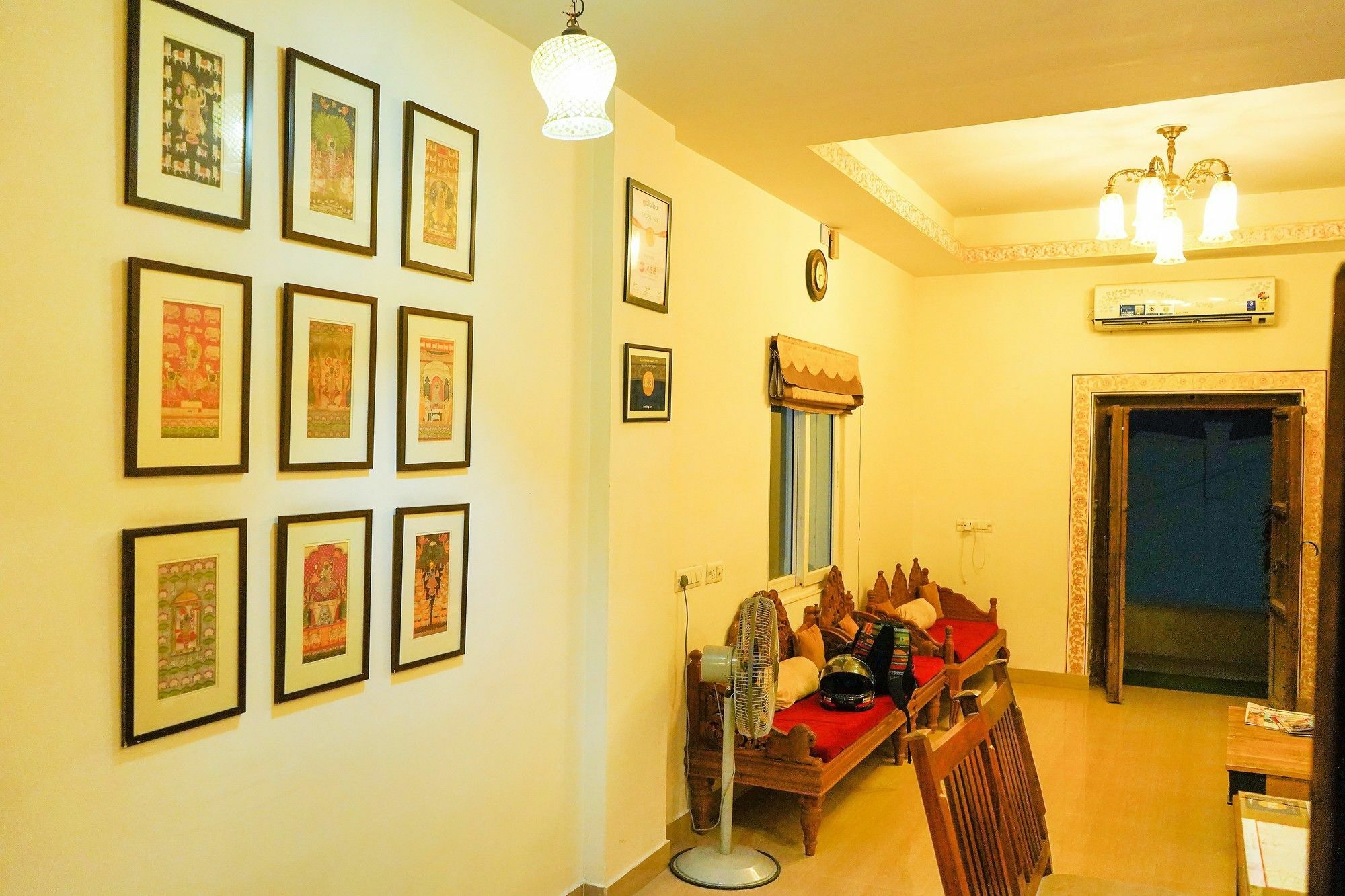 Raj Kothi Airport 3*