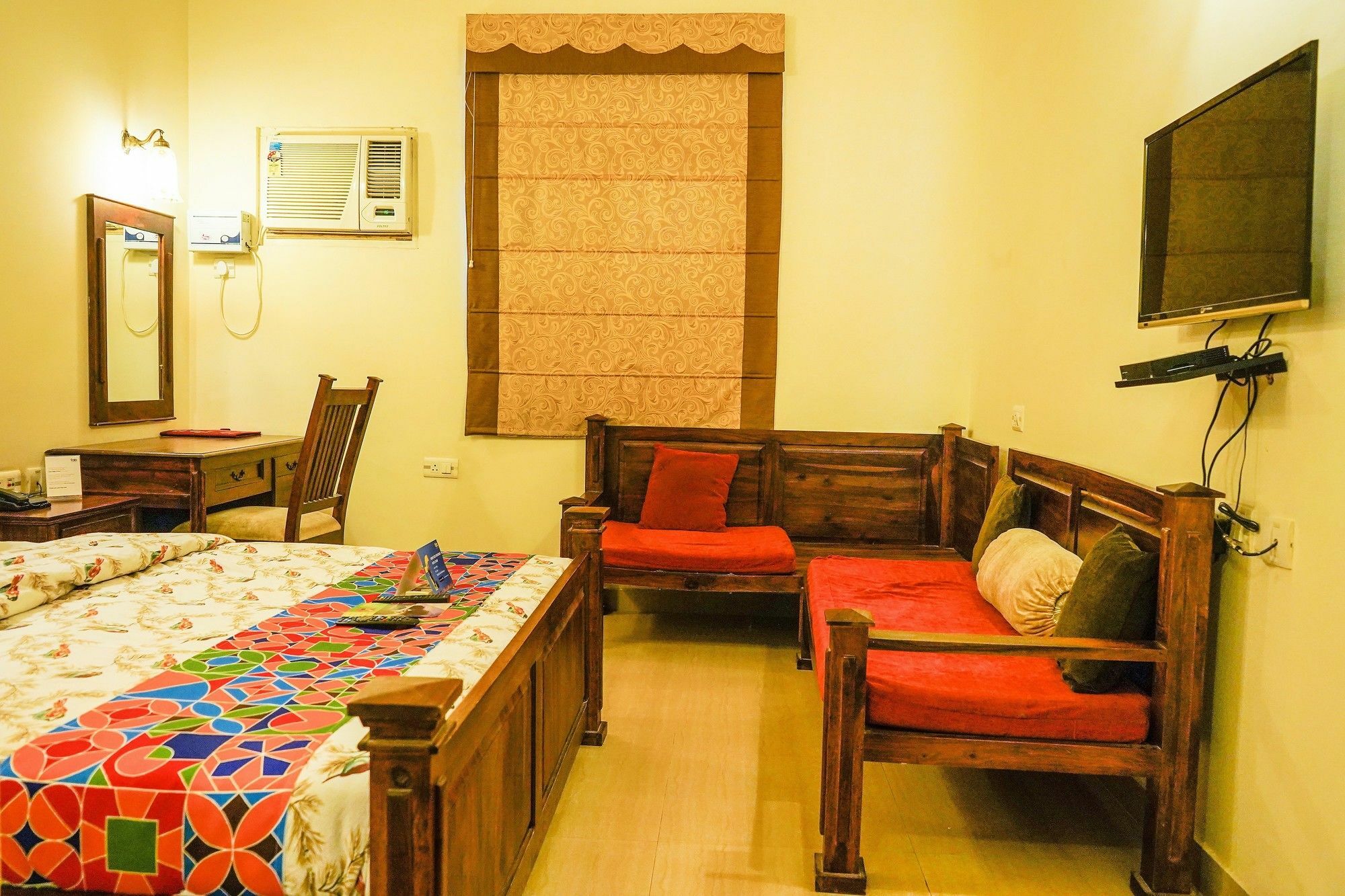 Raj Kothi Airport Hotel 3*