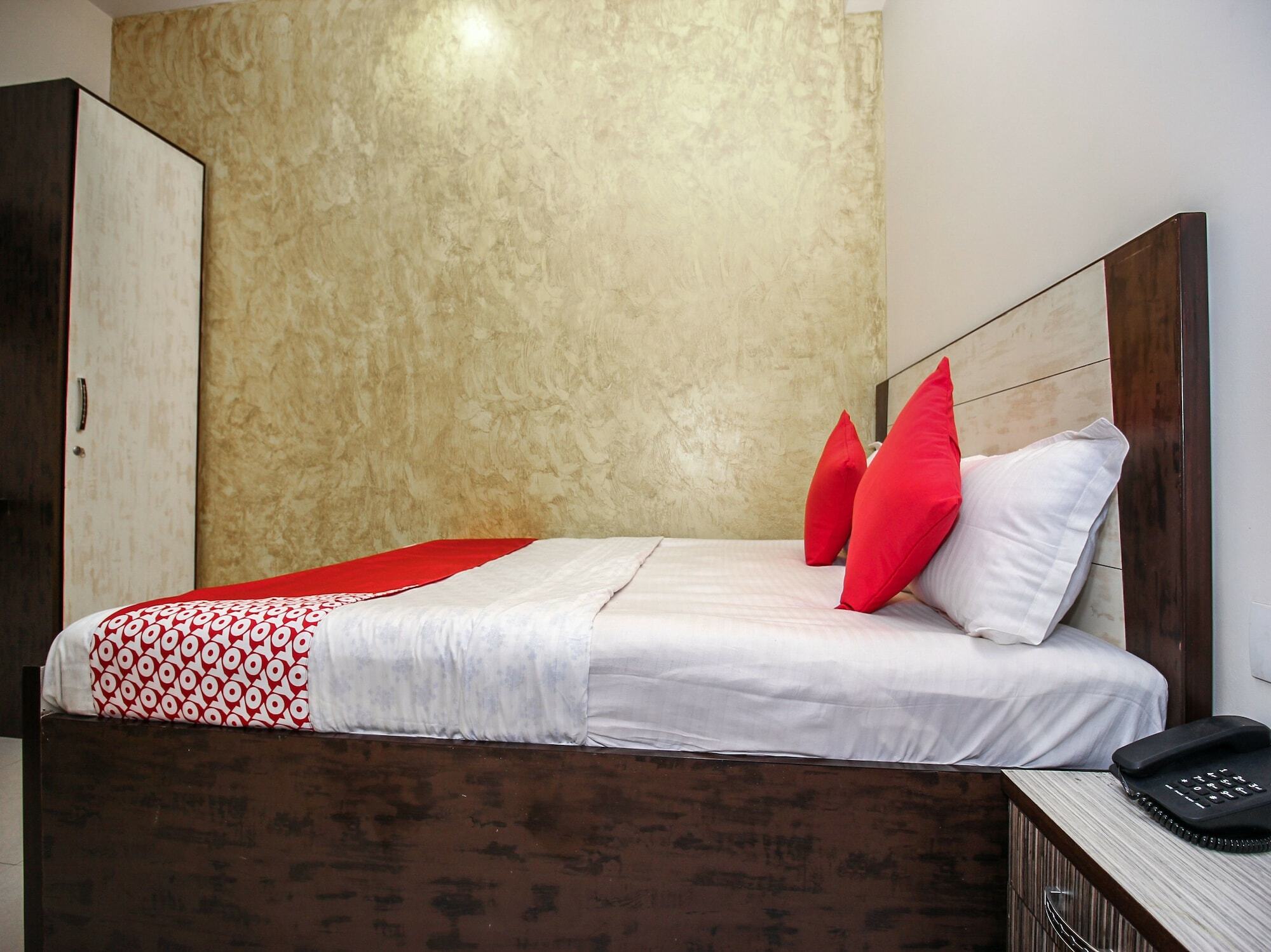 Oyo 14891 Madhav Hotel
