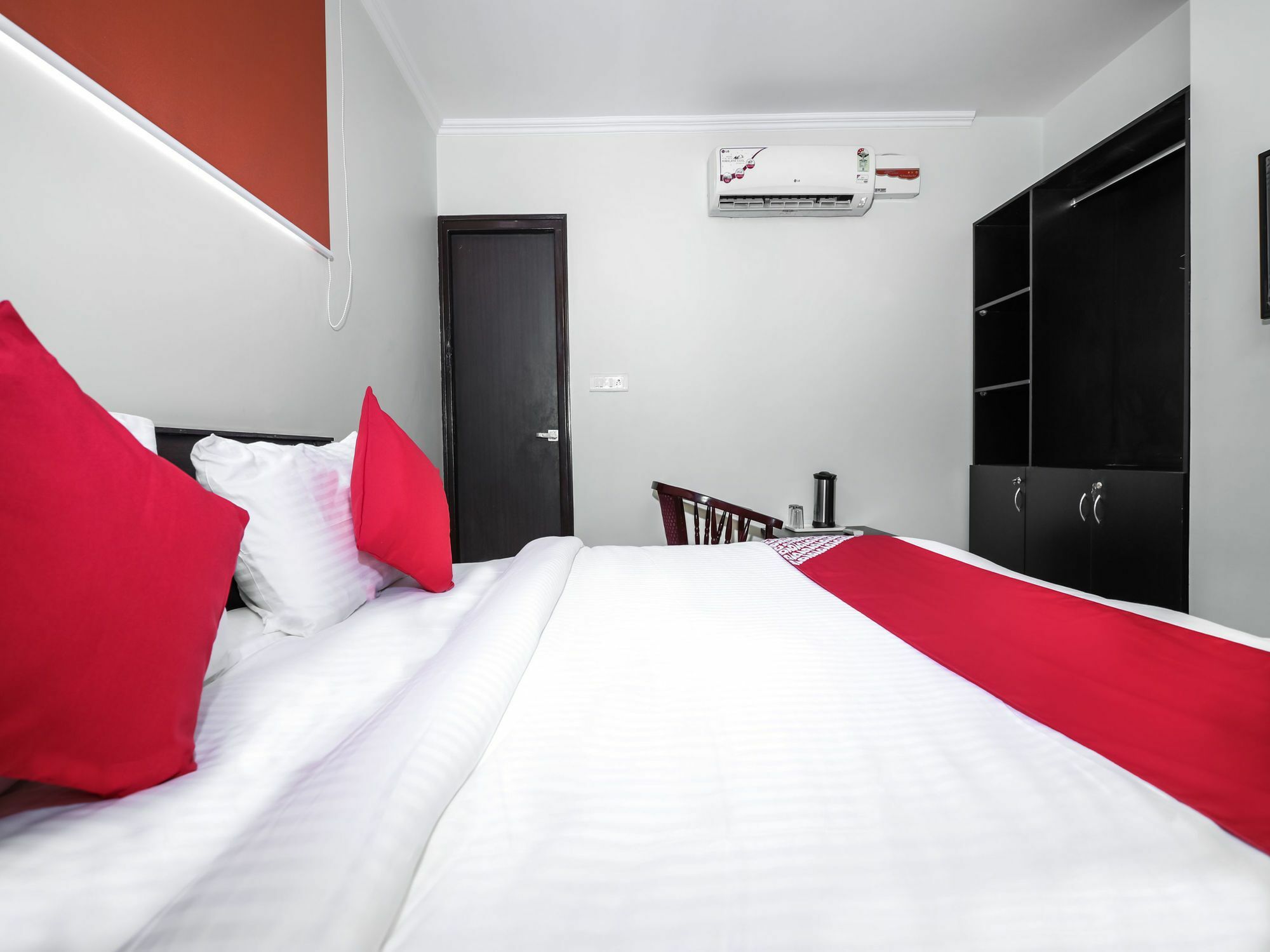 Oyo 15154 Rock On Hotel Jaipur