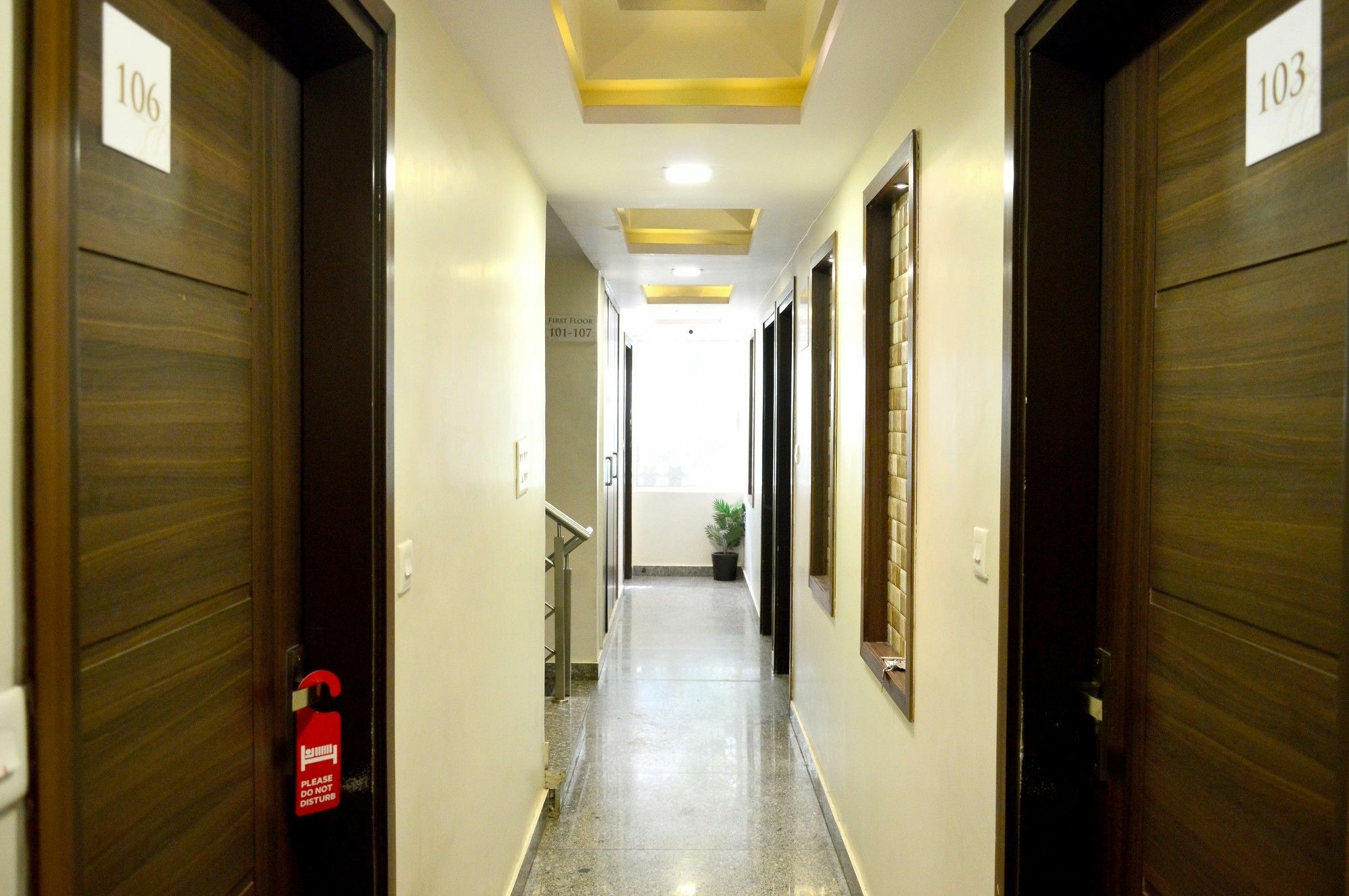Hotel Oyo 6805 Near Collectorate Circle