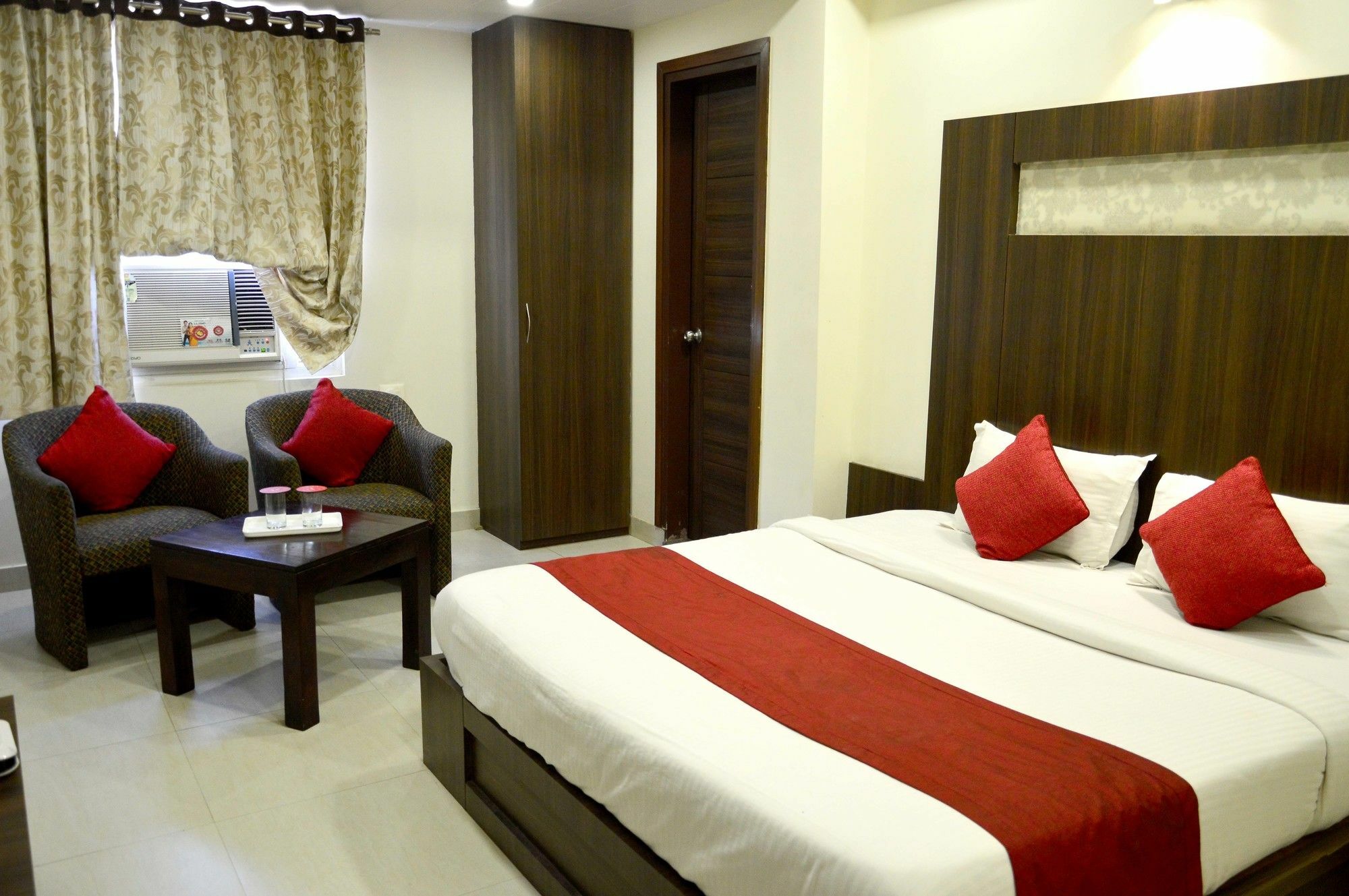 Hotel Oyo 6805 Near Collectorate Circle 3*