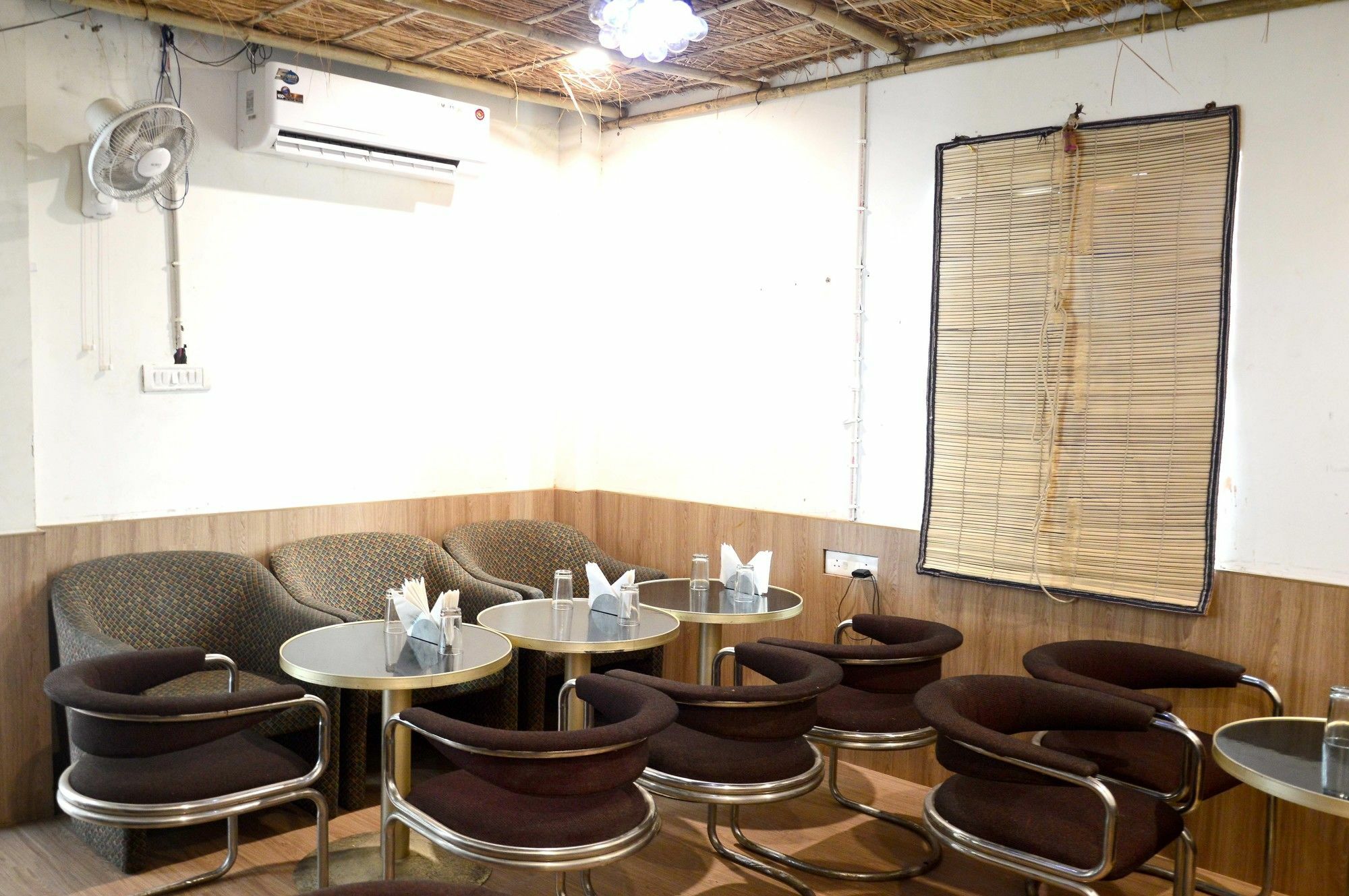 Hotel Oyo 6805 Near Collectorate Circle