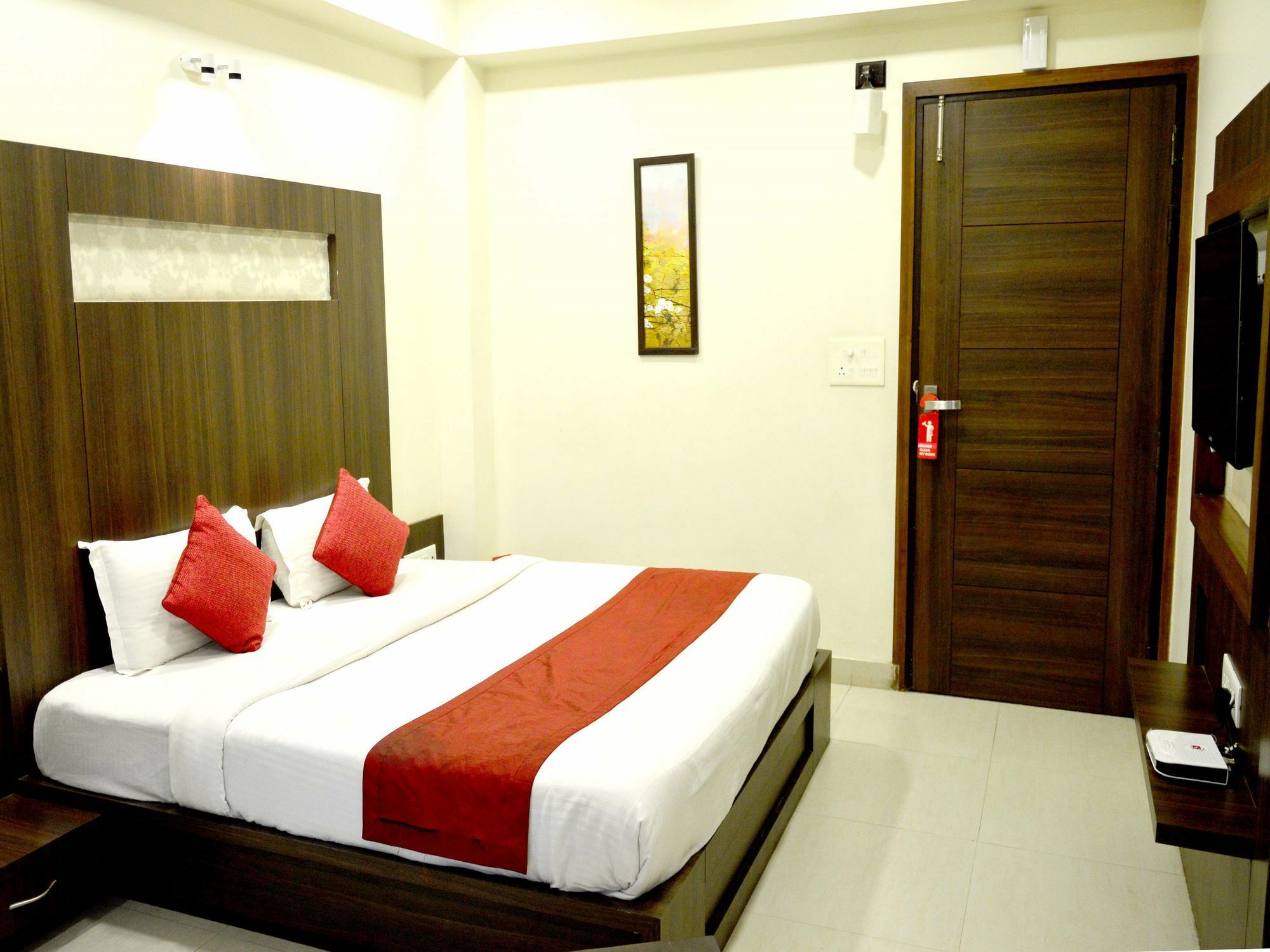 Hotel Oyo 6805 Near Collectorate Circle