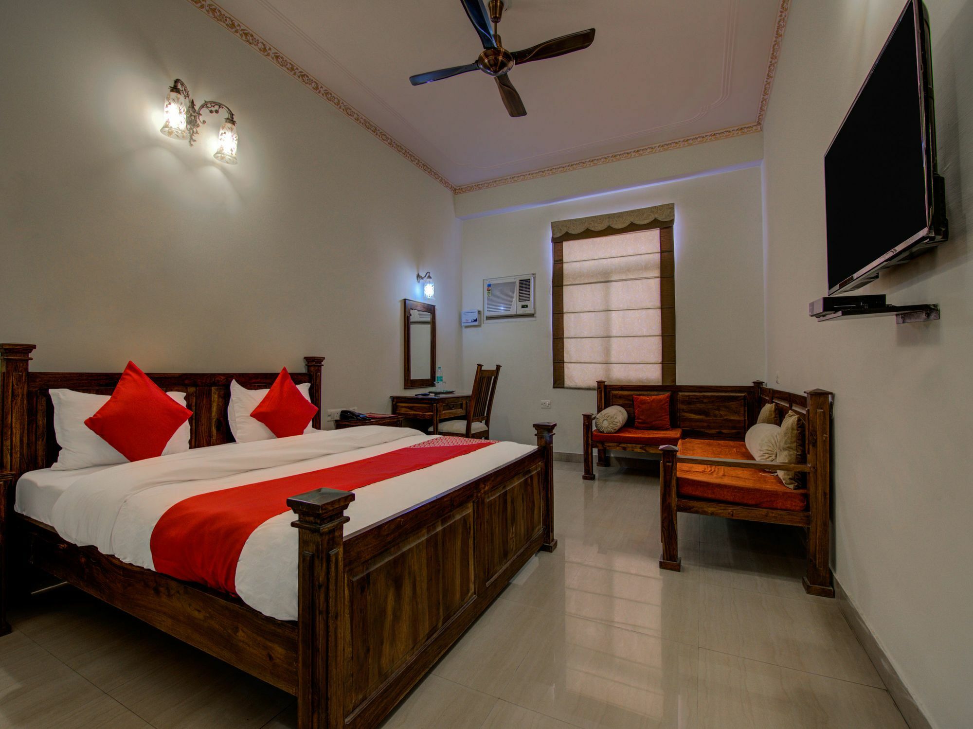 Hotel Raj Kothi Airport