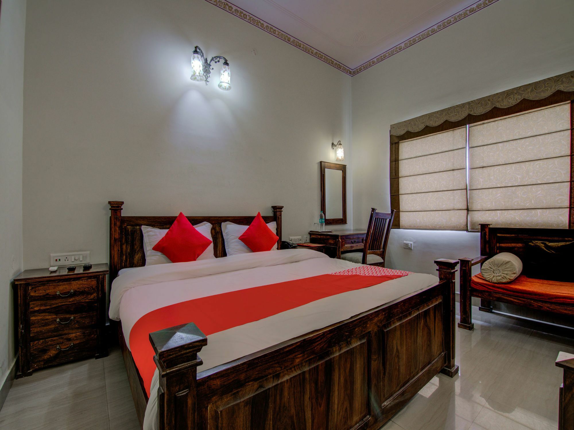 Raj Kothi Airport 3*
