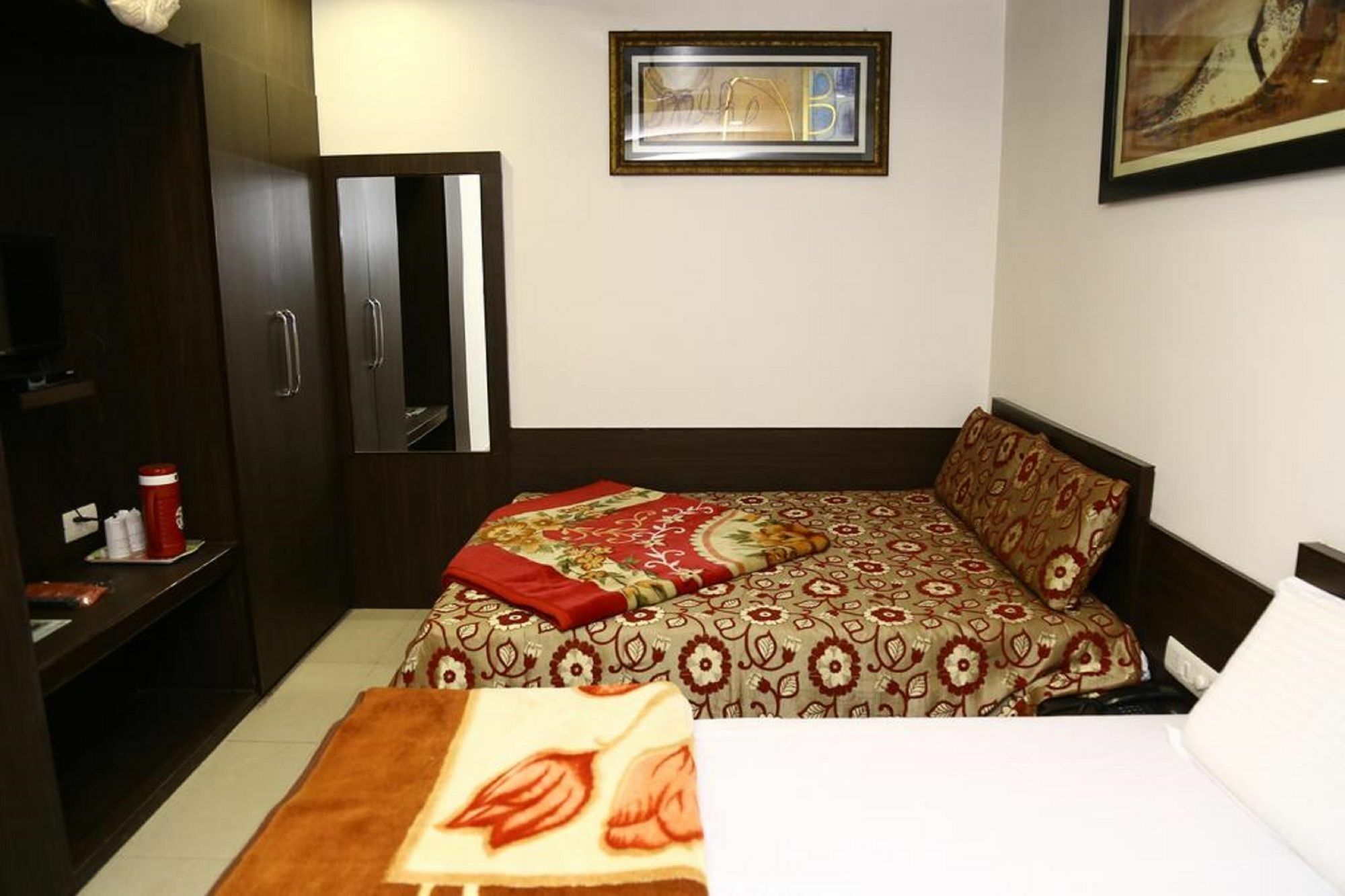 Abhinandan Hotel 3*