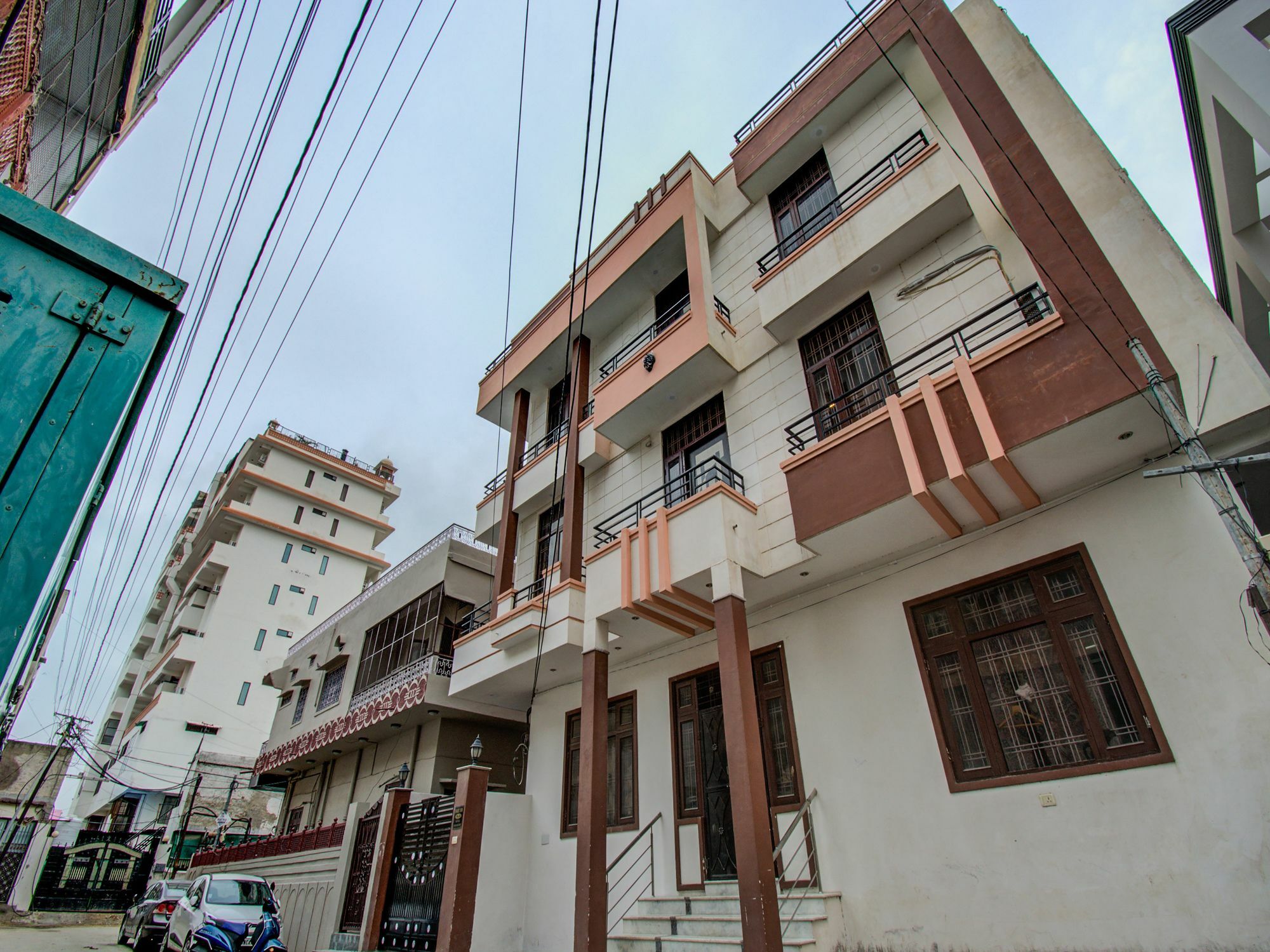 Oyo 15892 Friends Residency Hotel