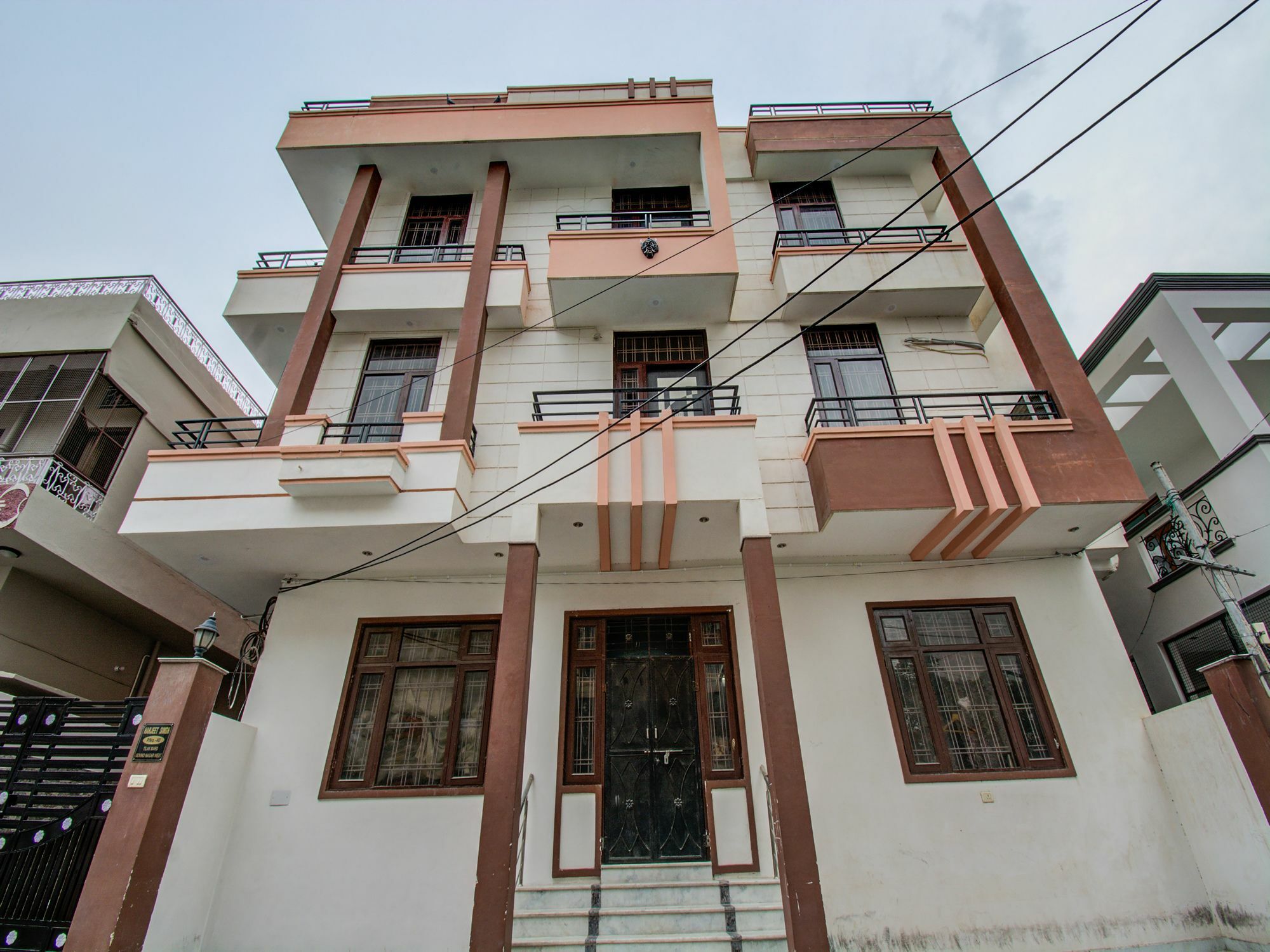 Oyo 15892 Friends Residency
