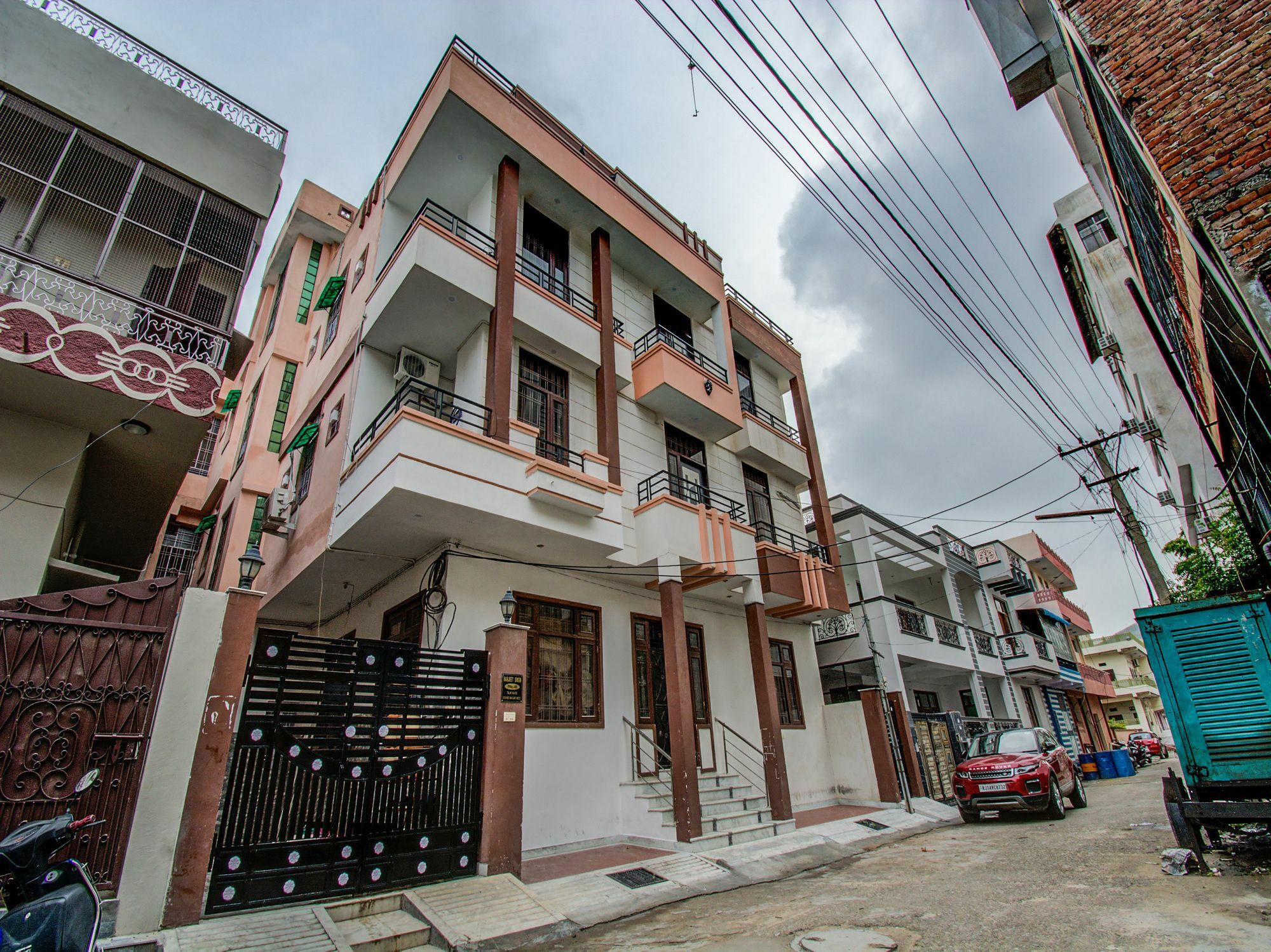Oyo 15892 Friends Residency Hotel