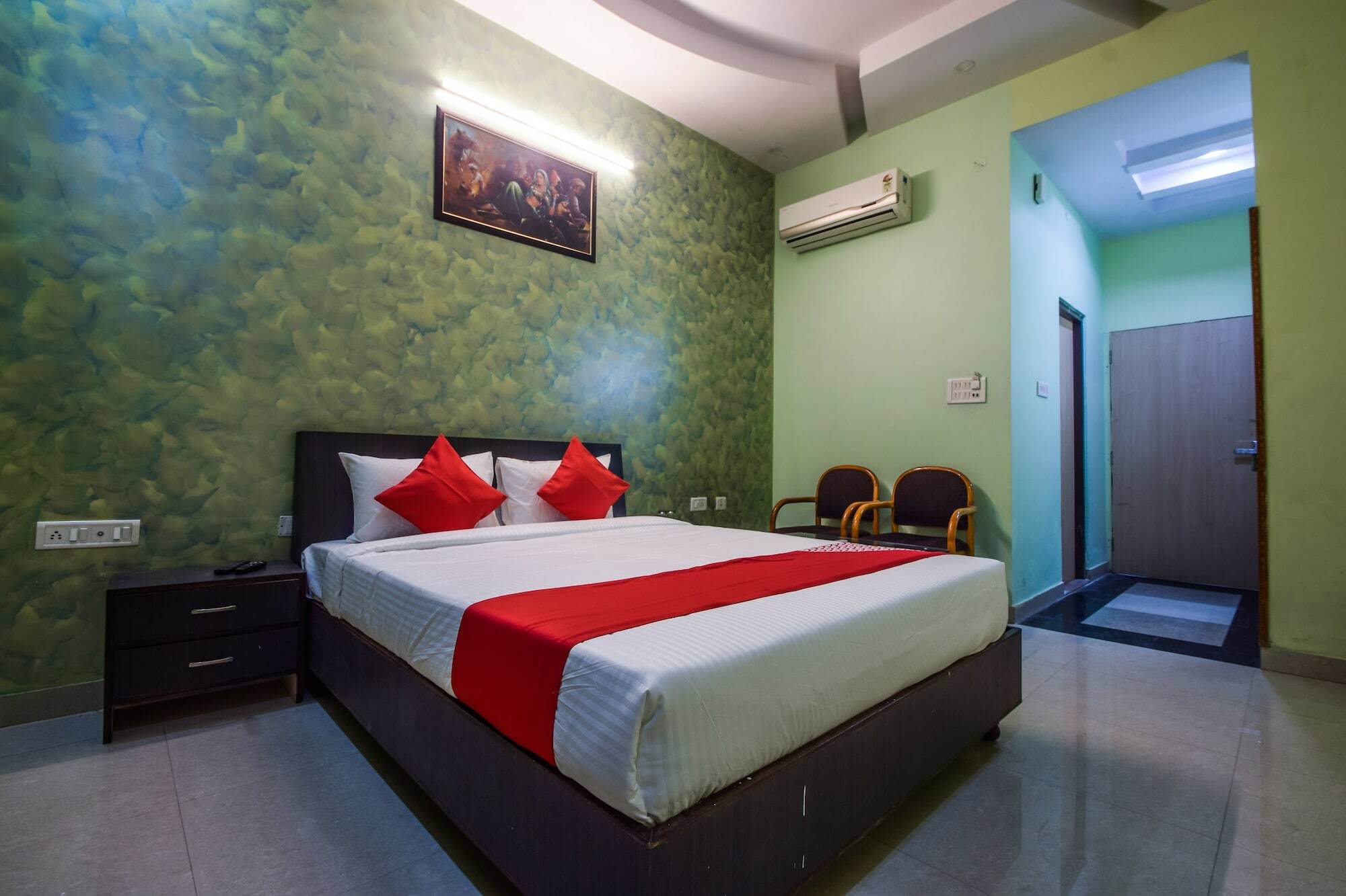 Oyo 23995 Aan Milan Hotel