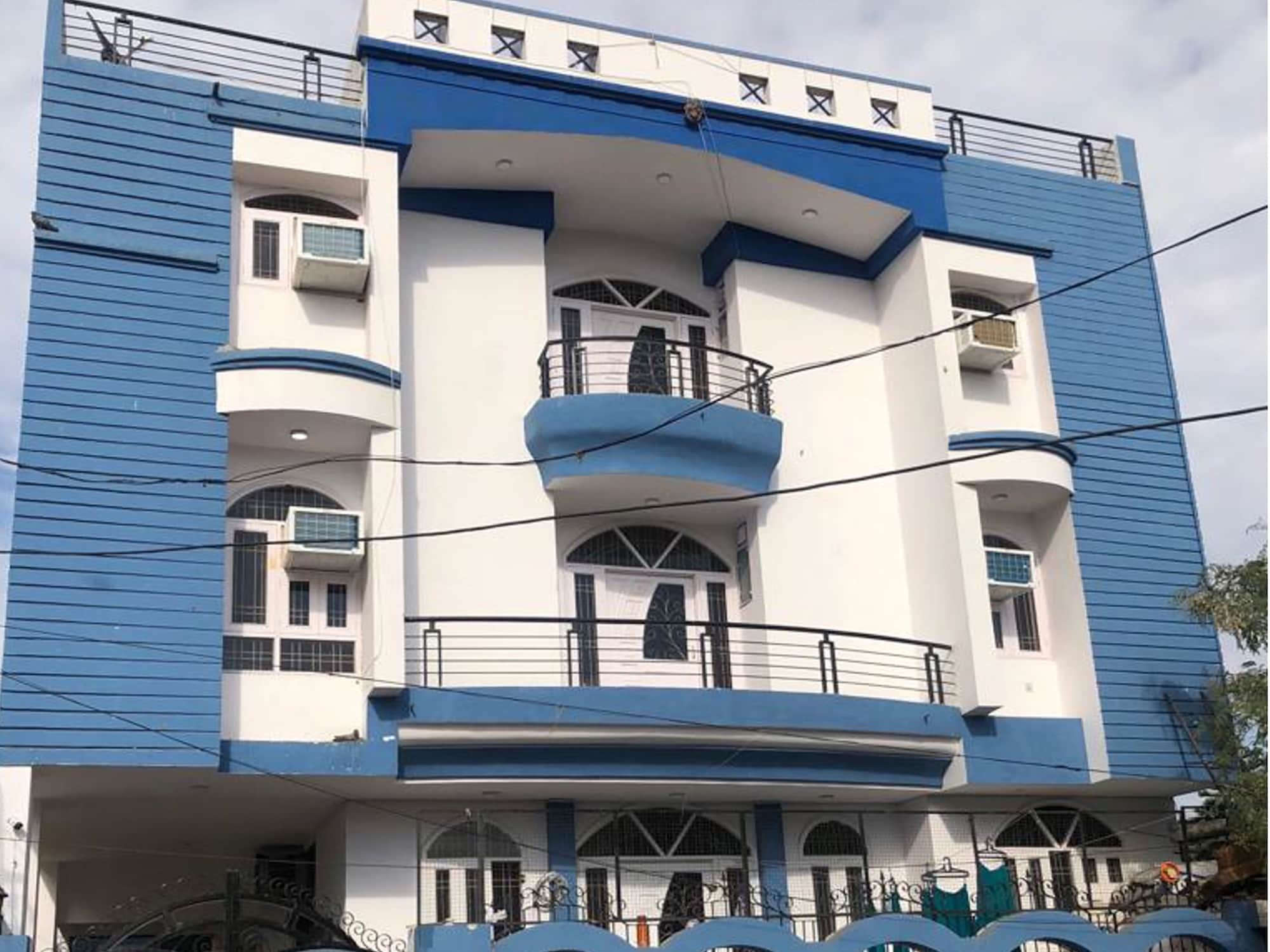 Flagship Crossroads Hotel