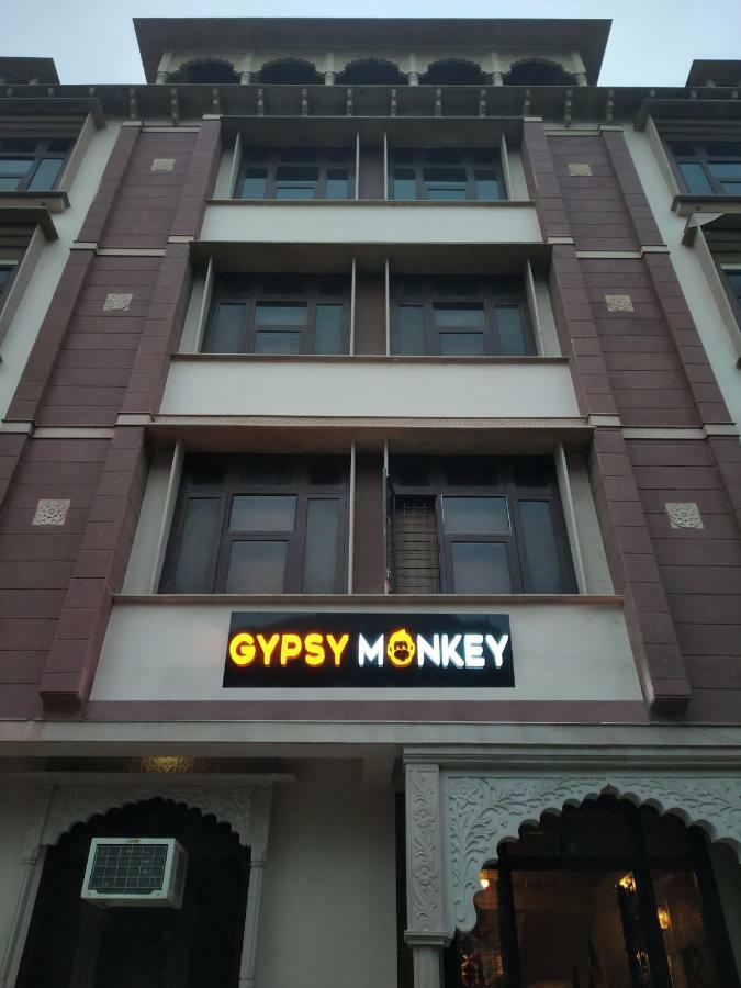 Gypsy Monkey Hostel *