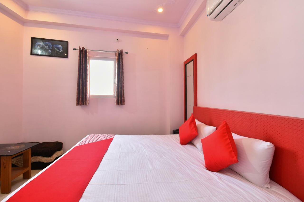 Oyo 40184 Hotel 7 Star Saver Hotel