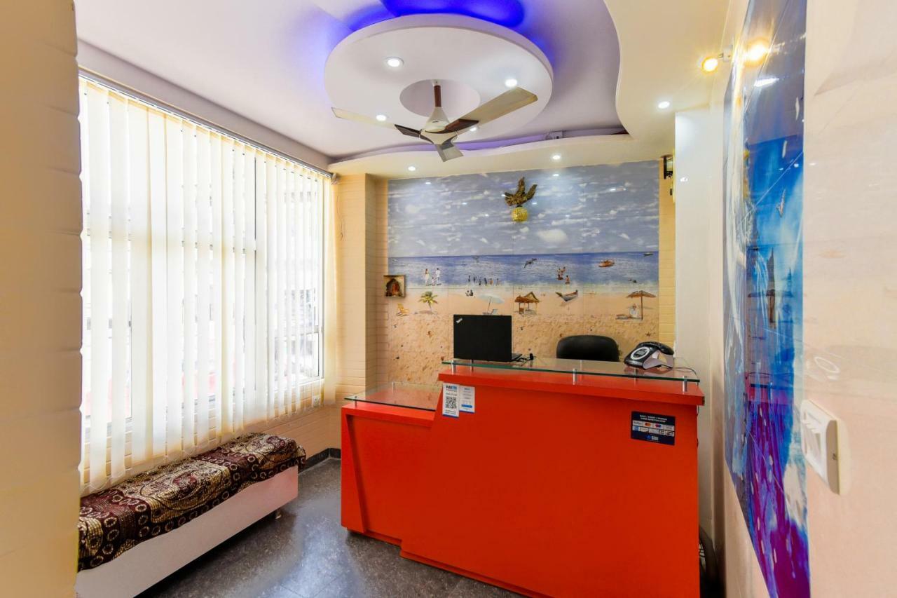 Oyo 40184 Hotel 7 Star Saver Hotel 3*