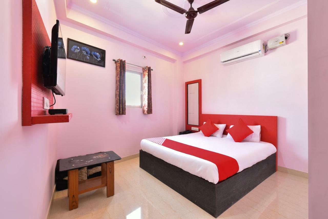 Oyo 40184 Hotel 7 Star Saver Hotel 3*
