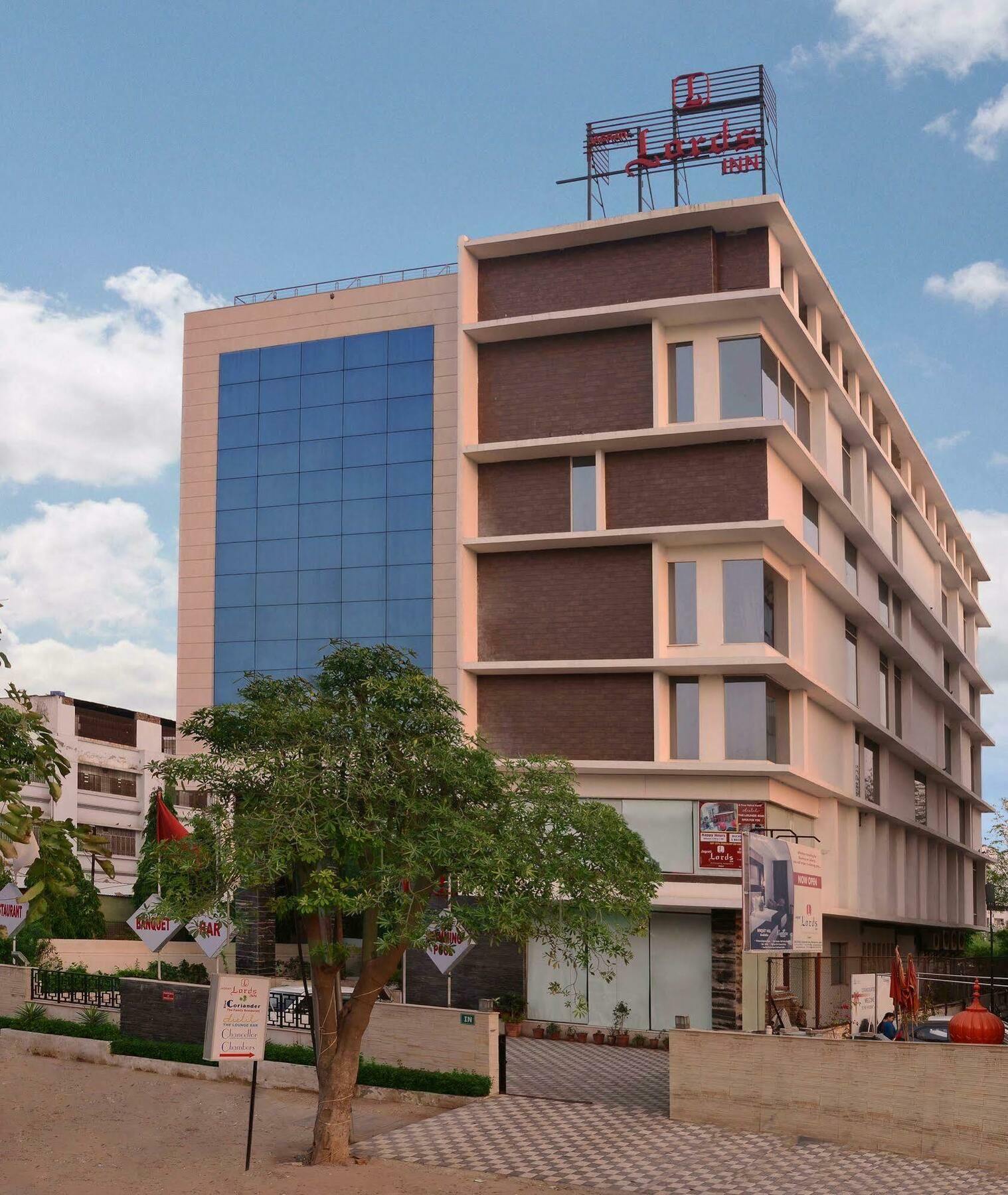 Hotel Jagrati Ananta Express 3*