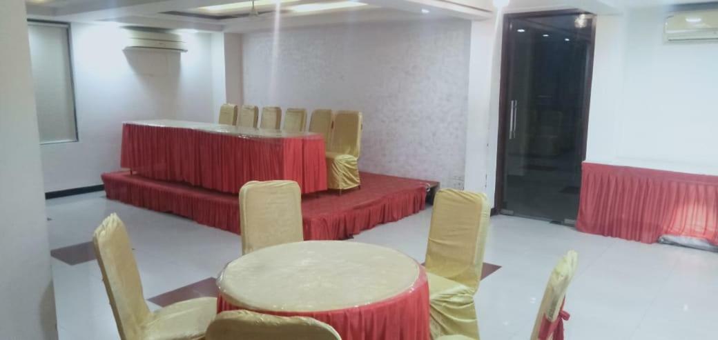 Hotel Corporate Raja Park 3*