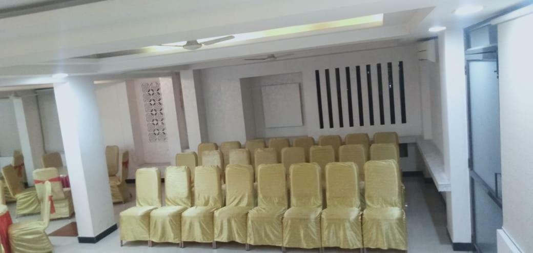 Hotel Corporate Raja Park Jaipur