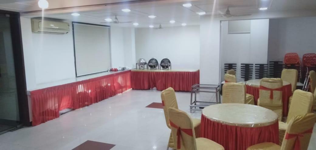 Corporate Raja Park 3*