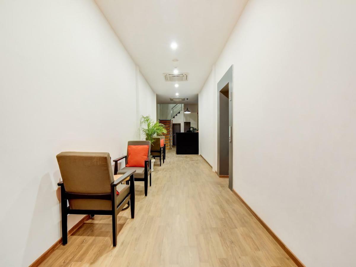 Oyo Townhouse 206 Military Containment Hotel