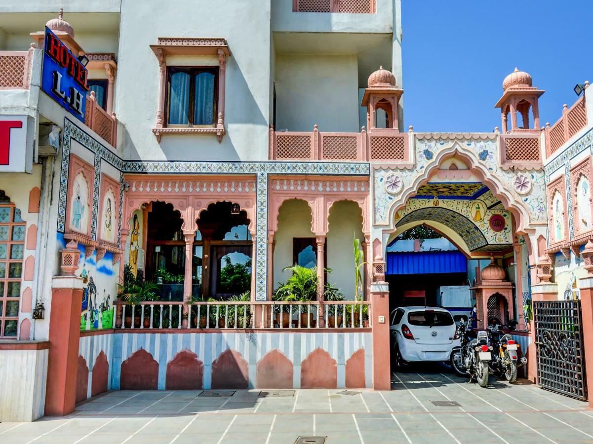 Oyo 22400 Lichana Haveli