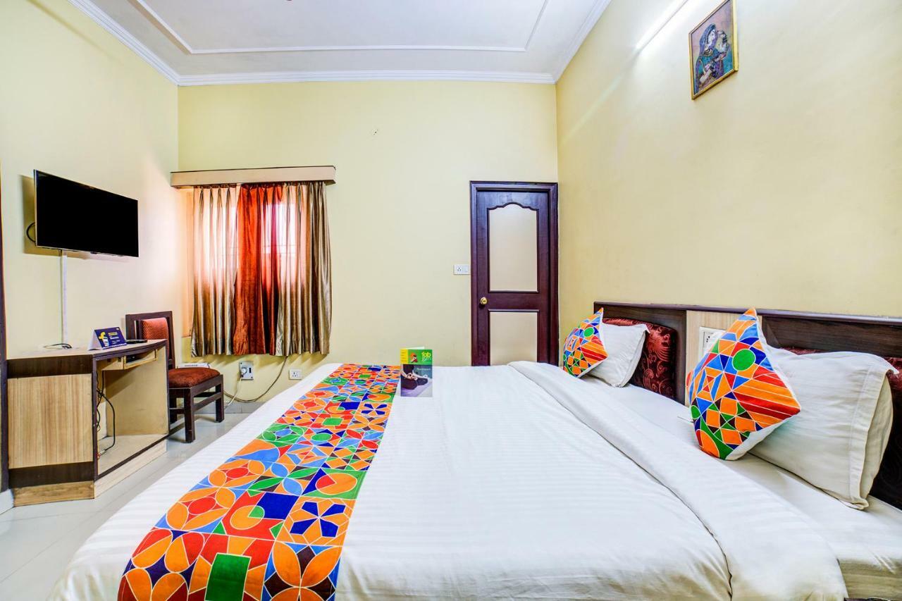 Hotel Fabhotel Raj Laxmi Palace