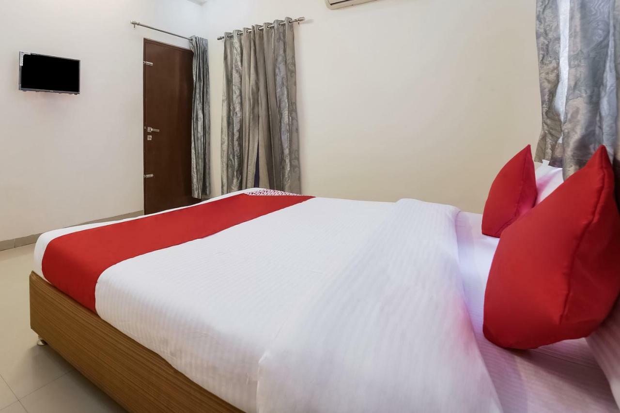 Hotel Oyo 37396 Q K