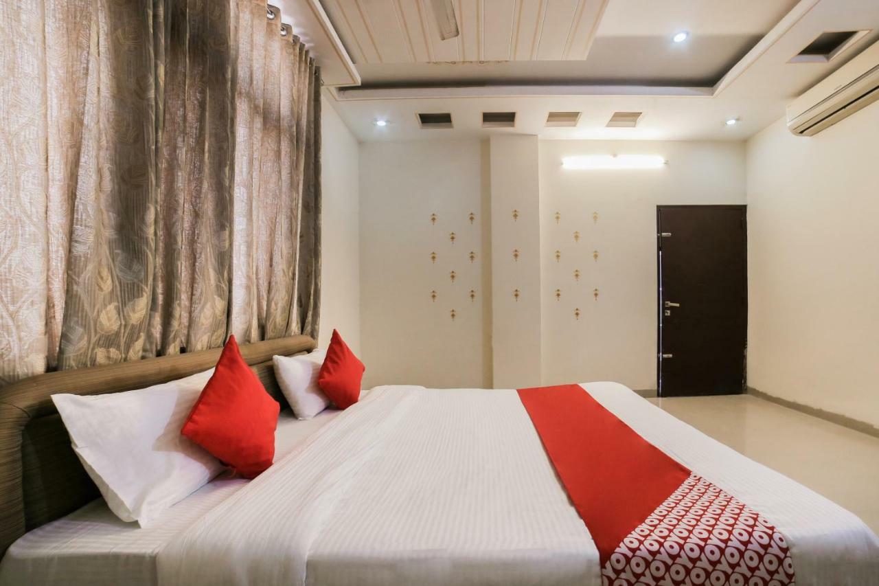 Hotel Oyo 37396 Q K