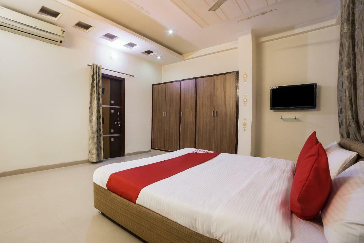 Hotel Oyo 37396 Q K