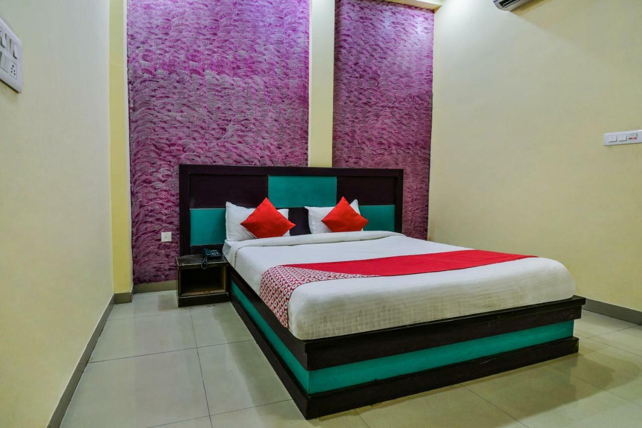 Oyo 24575 Prabhu Hotel
