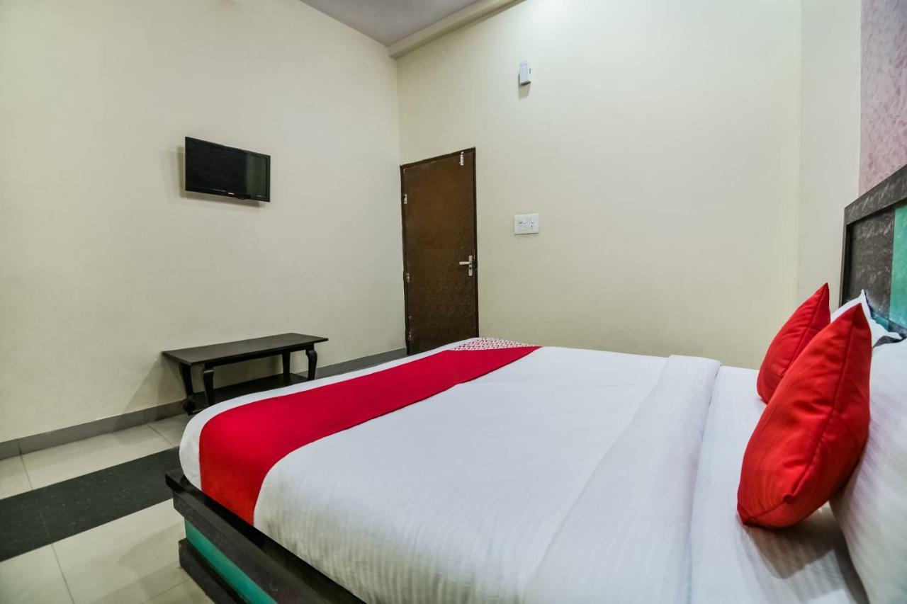 Hotel Oyo 24575 Prabhu 3*