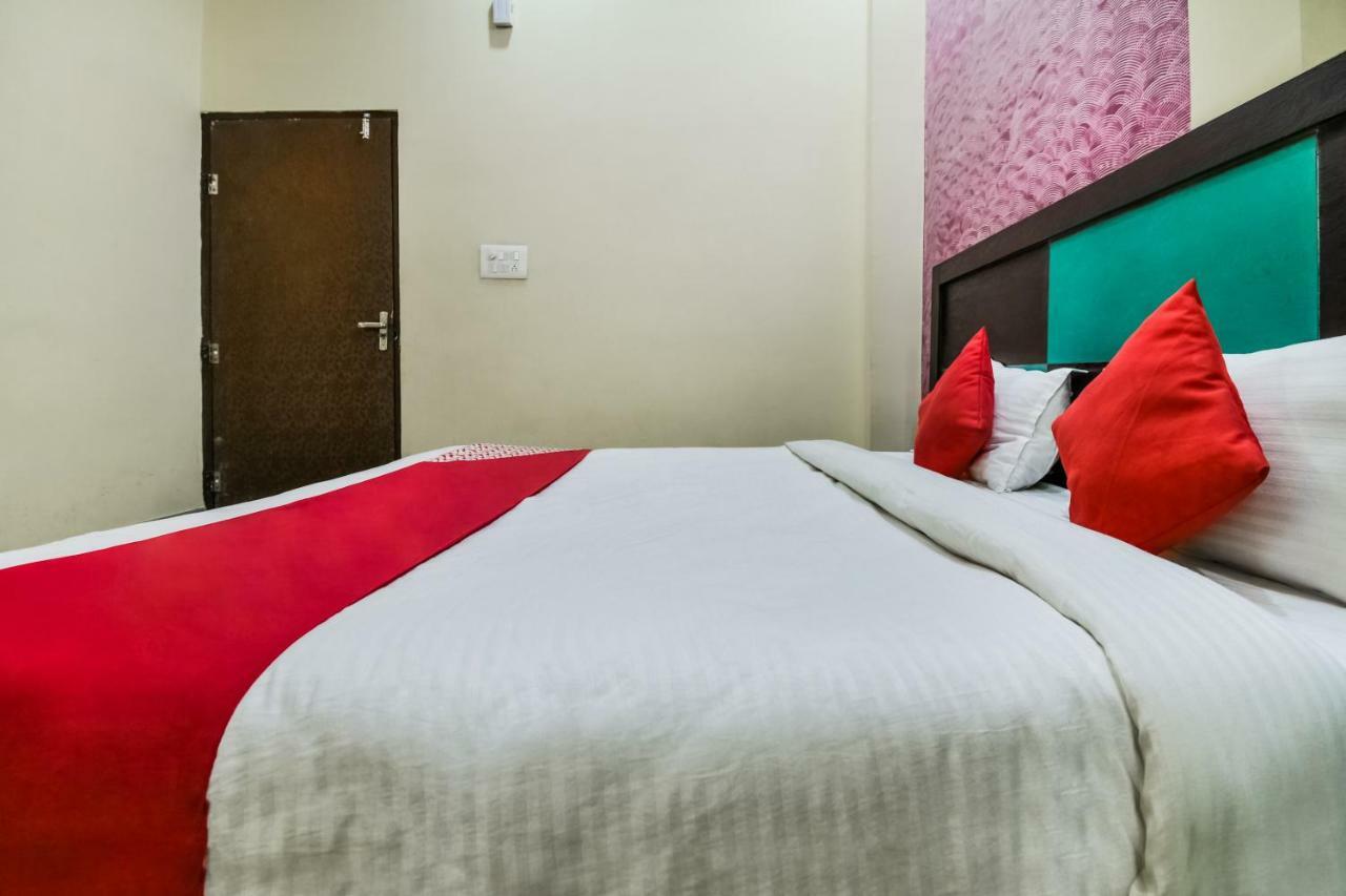 Oyo 24575 Prabhu Hotel