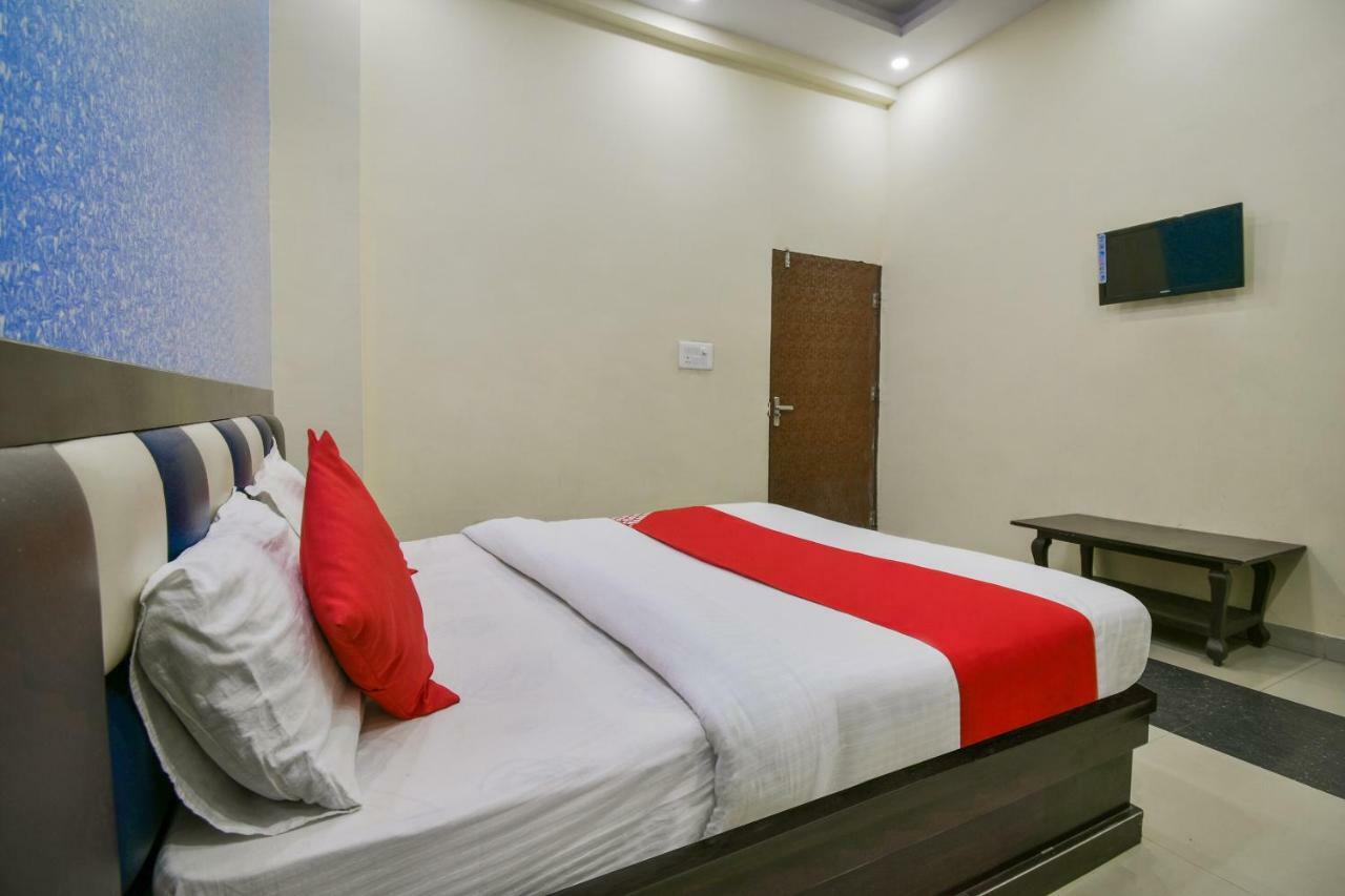 Oyo 24575 Prabhu Hotel