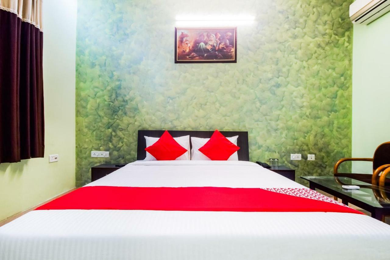 Hotel Oyo 23995 Aan Milan 3*