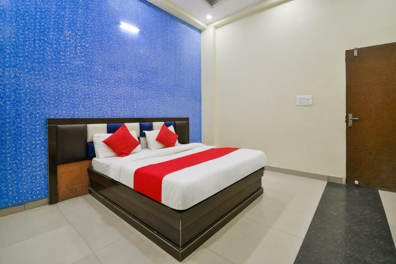 Hotel Oyo 24575 Prabhu 3*