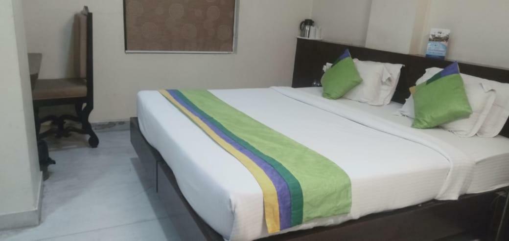 Corporate Raja Park 3*
