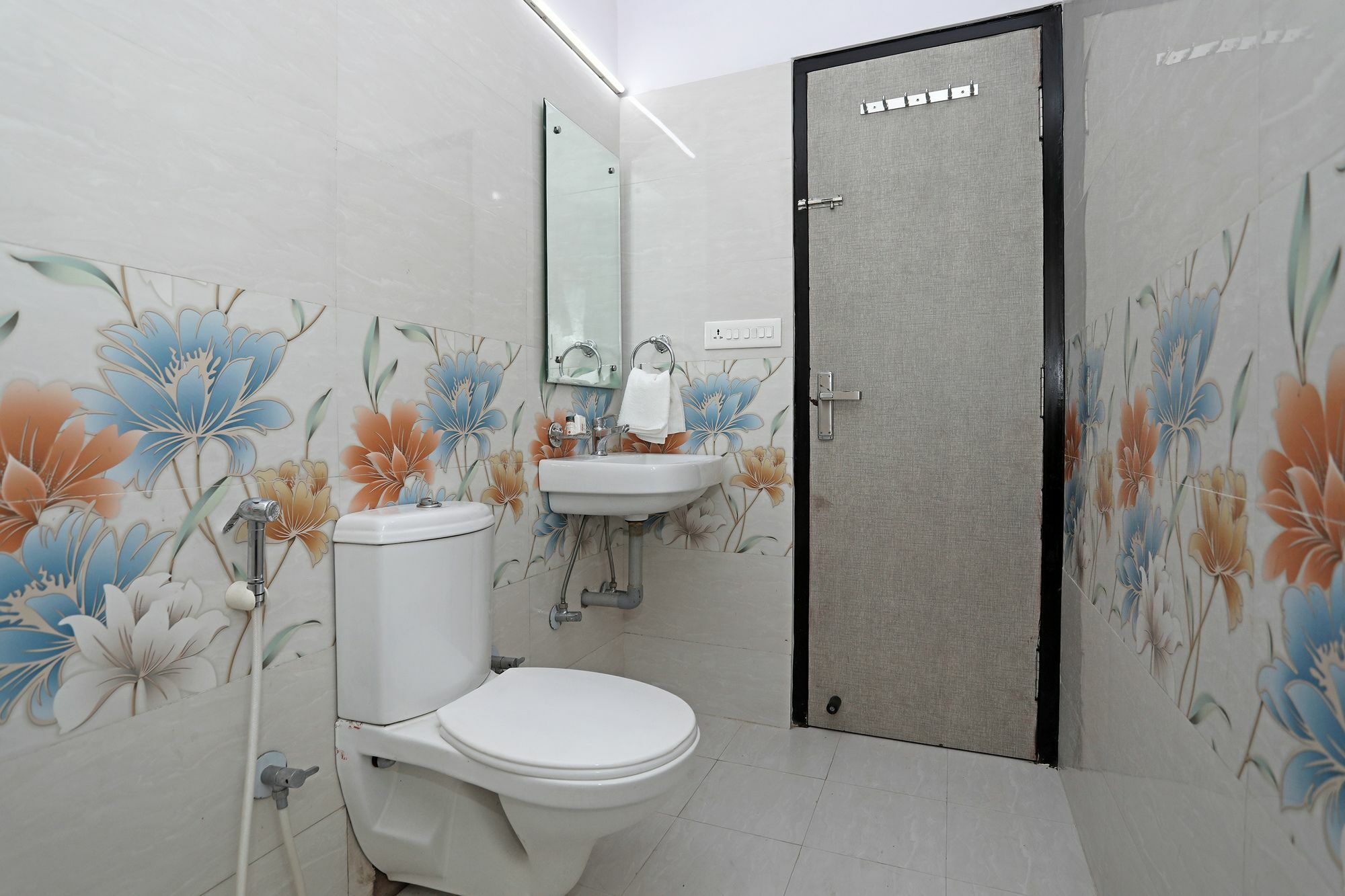 Oyo 10228 Chandramouli Hotel Jaipur