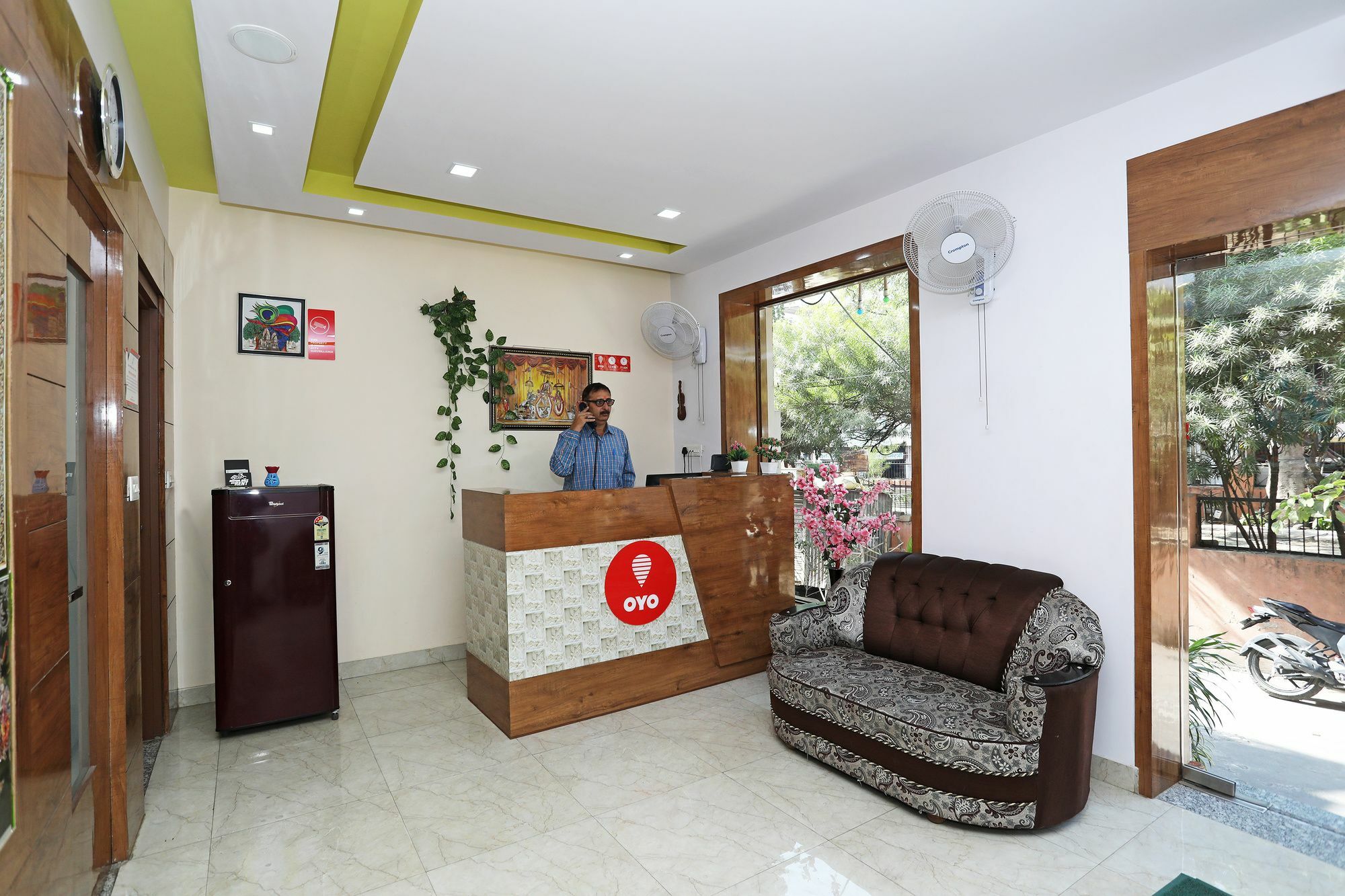 Oyo 10228 Chandramouli Hotel