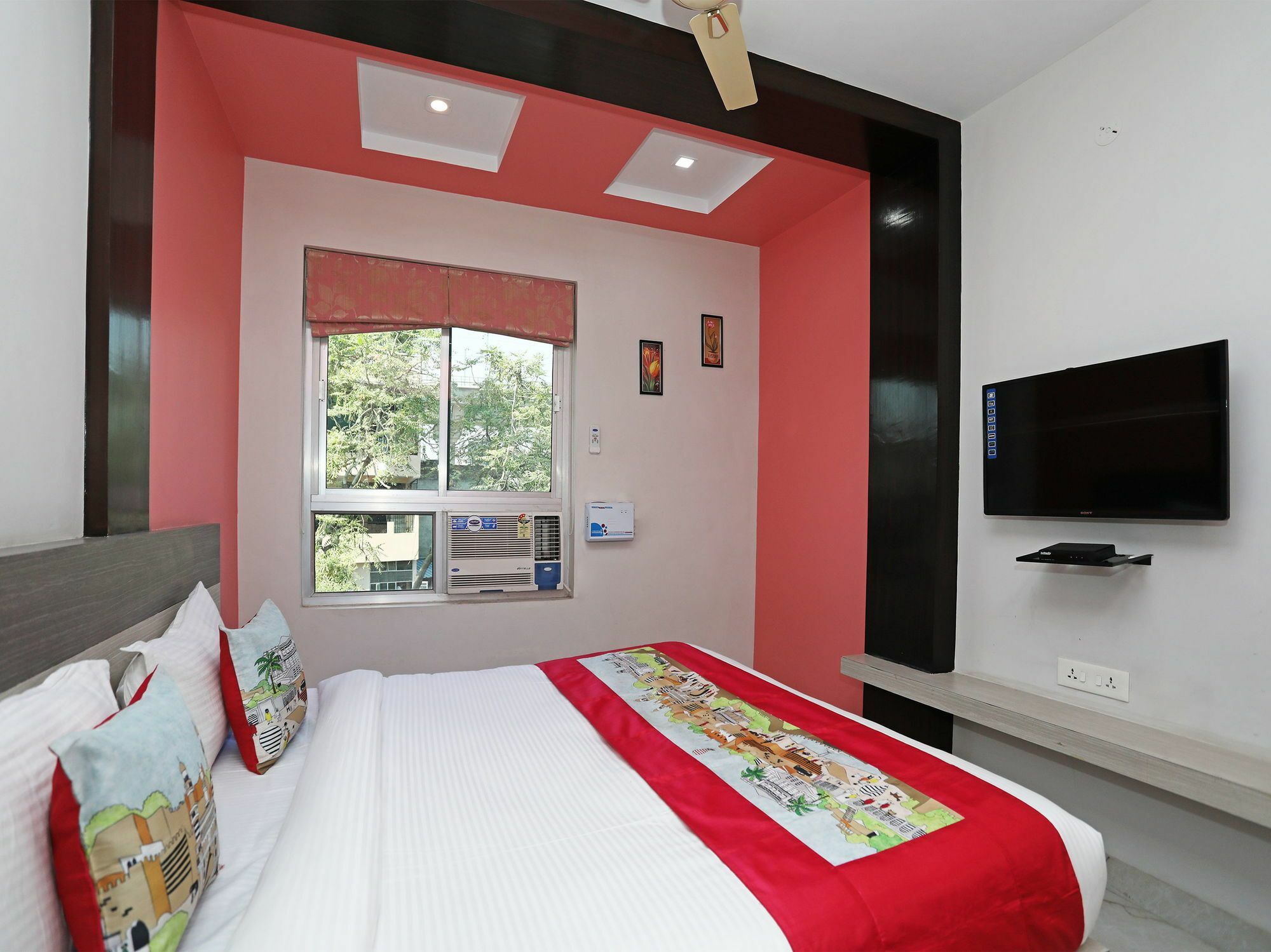 Oyo 10228 Chandramouli Hotel