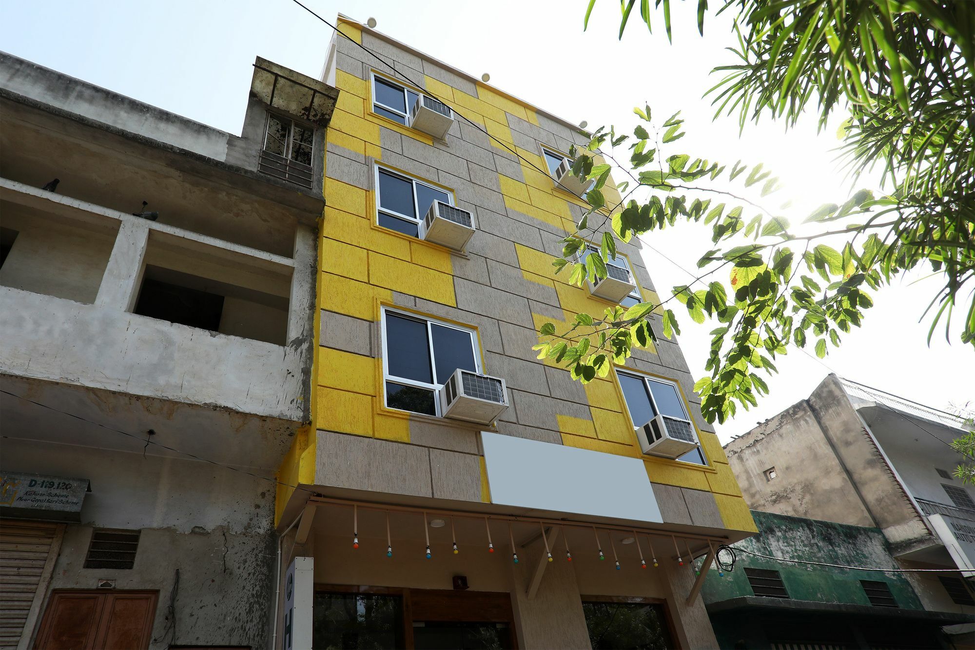 Oyo 10228 Chandramouli Hotel