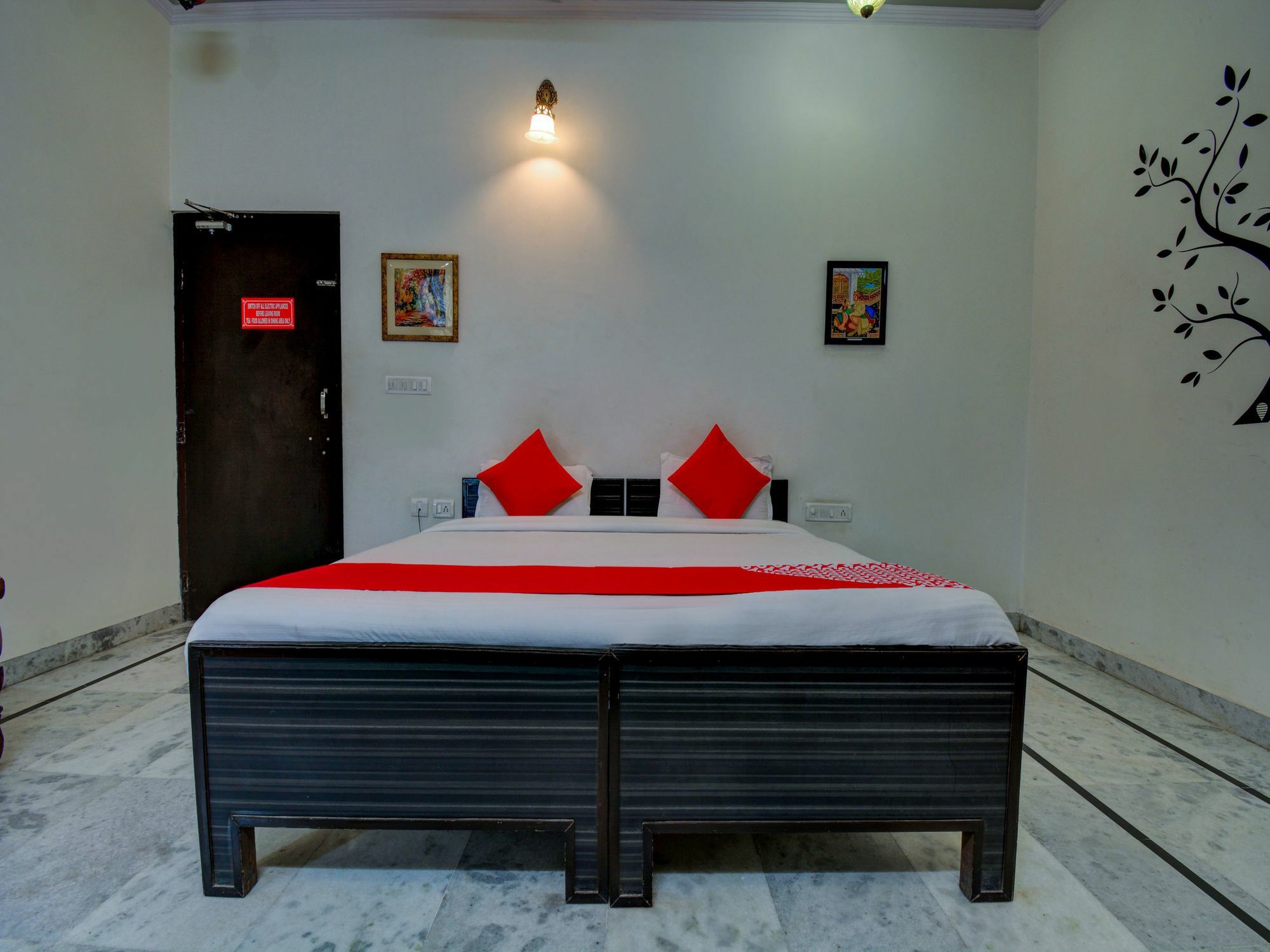 Oyo 4007 Garg Niwas Hotel
